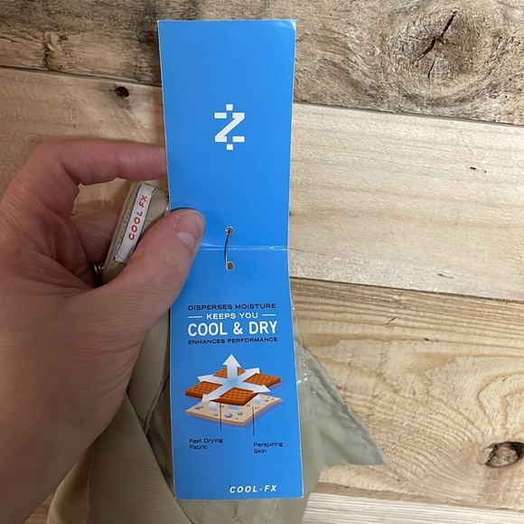 Izod XFG size 4 khaki color cool-fx microfiber x-treme function golf shorts - Picture 10 of 11